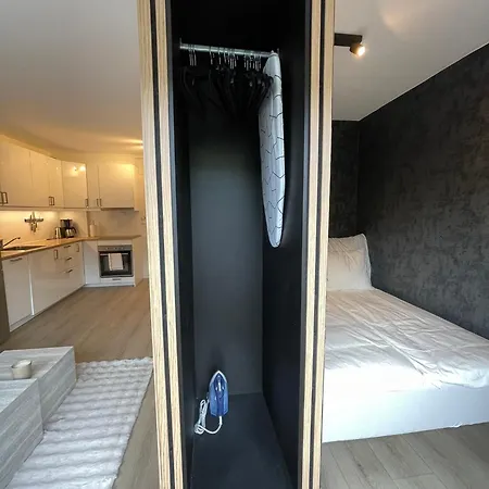 Modern Only 5 Minutes From Centre Apartment *