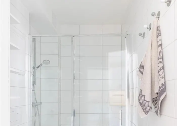 Modern Only 5 Minutes From Centre Apartment *