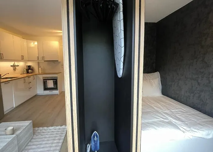 Modern Only 5 Minutes From Centre Apartment *